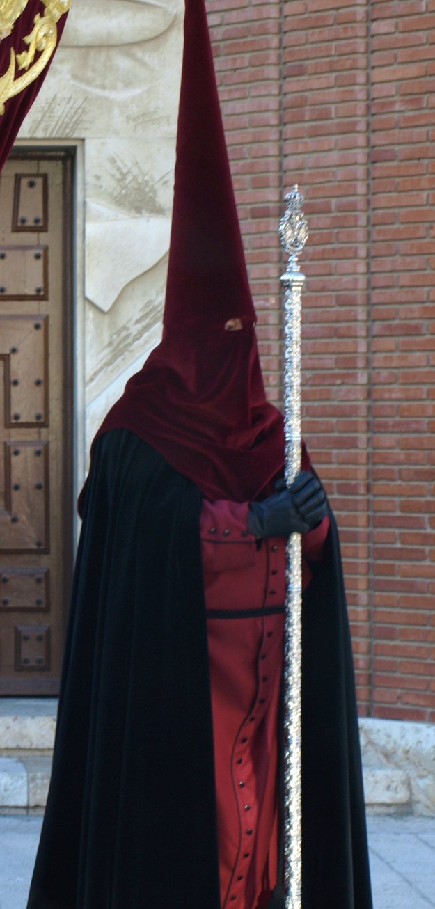 Vendo traje completo de la cofradia Jesús de la Sentencia de Palencia, talla L