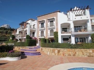 Apartamento con 3 dormitorios se vende en Marbella, Costa del Sol