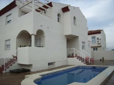 Chalet con 4 dormitorios se vende en Alhaurin de la Torre