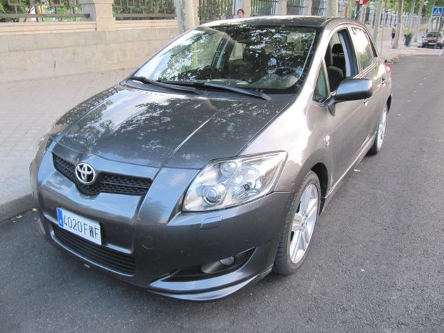 TOYOTA Auris 2.2D-4D Sport 177