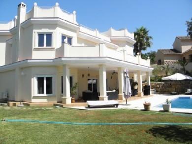 Chalet con 4 dormitorios se vende en Marbella, Costa del Sol