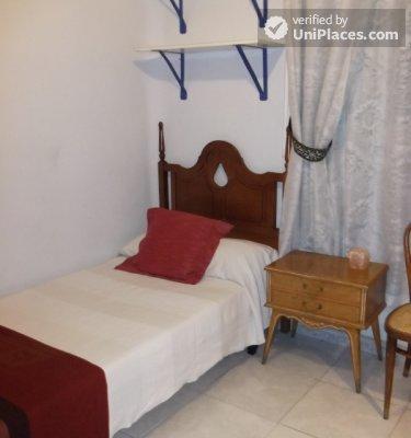 Rooms available - 2-Bedroom apartment near Parque del Retiro