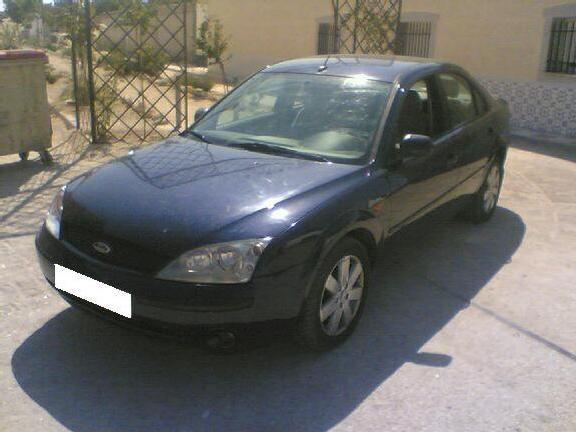 Comprar Ford MONDEO 2.0 TDdi GHIA 115cv NAVEGADOR '01 en Les Borges Del Camp