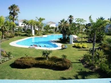 Chalet con 4 dormitorios se vende en Marbella, Costa del Sol