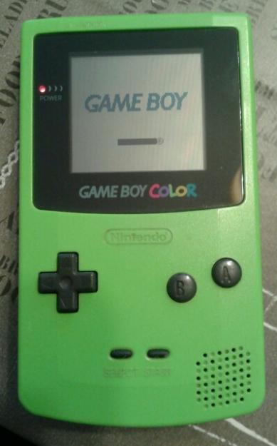 Gameboy color, modelo verde en muy buen estado, sin tapa de pilas.