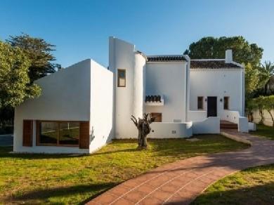 Chalet con 3 dormitorios se vende en Marbella, Costa del Sol