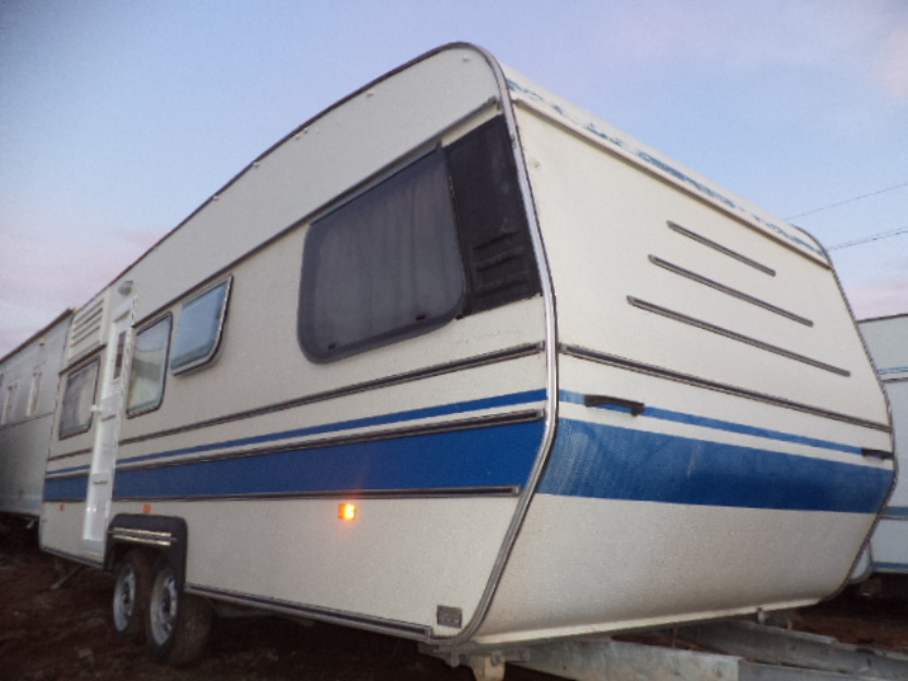 vendo 8 caravanas de 2 ejes desde 2.300 euros, usadas y seminuevas.