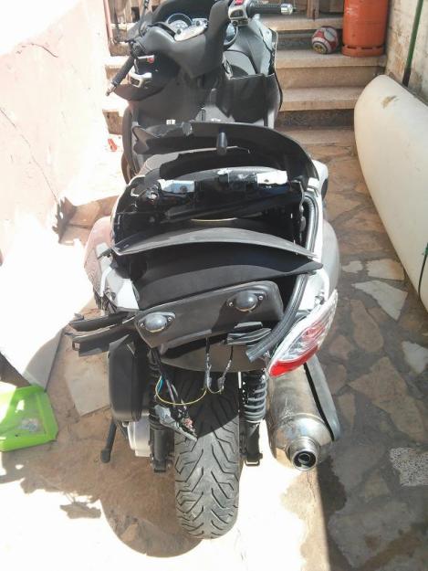 Vendo piaggio mp3 400 lt siniestrada