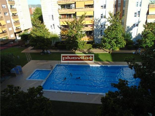 Piso en Vilafranca del Penedès, Poblenou, muy amplio,  buenos acabados, jardín y piscina.