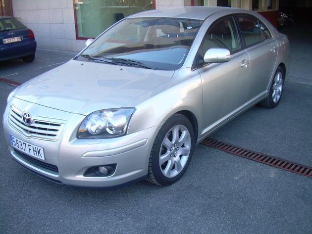 TOYOTA Avensis 2.0 Executive