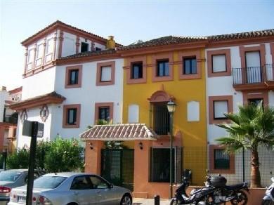 Apartamento con 2 dormitorios se vende en Estepona, Costa del Sol