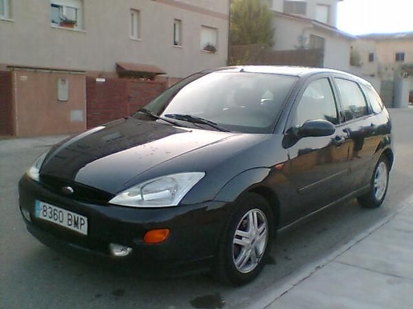 e vende Ford Focus Trend 16V 1600cc, gasolina, 2001, 5p, IMPECABLE, 130.000km, muy rapido, el motor funcciona muy suave,