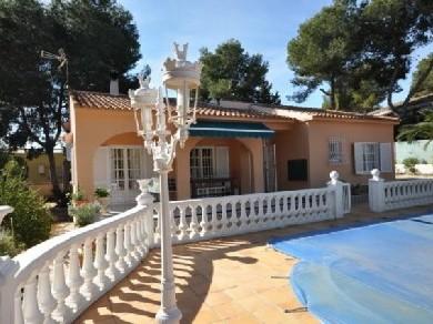 Chalet con 3 dormitorios se vende en Los Balcones, Costa Blanca