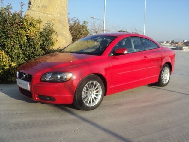 VOLVO C70 2.4I MOMENTUM AUT.