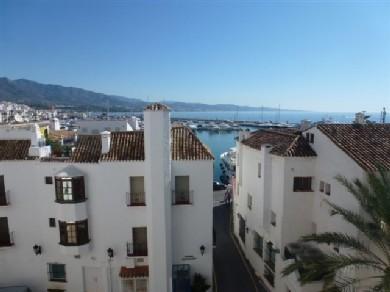 Apartamento con 2 dormitorios se vende en Marbella, Costa del Sol