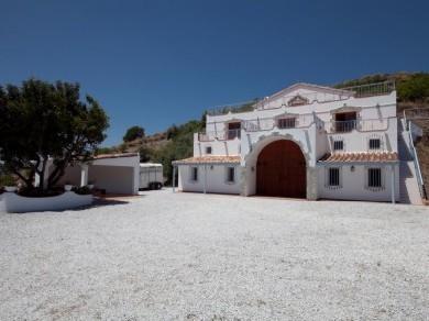 Chalet con 4 dormitorios se vende en Sedella, Axarquia