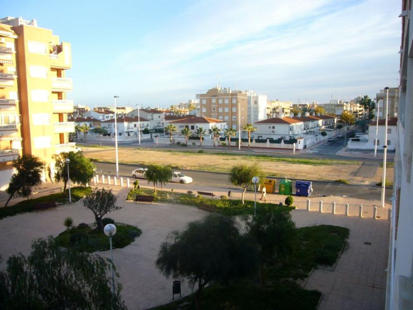 Se vende apartamento en santa pola (alicante)reciente construcción, a 200 mts del mar