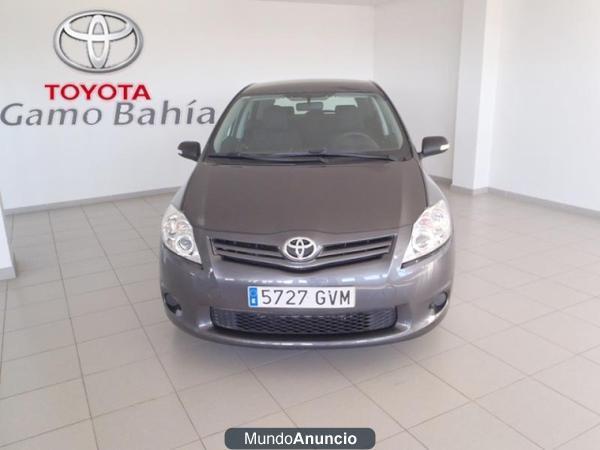 Toyota AURIS 1.4 D-4D live 5p