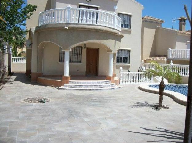 Chalet en venta en Villamartin, Alicante (Costa Blanca)