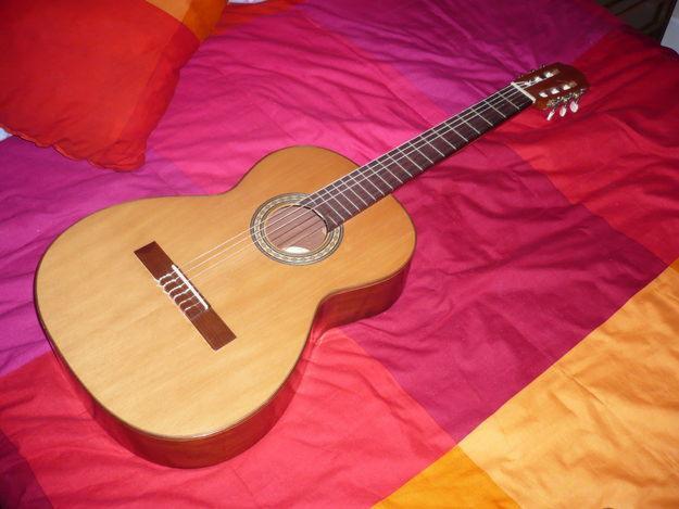 VENDO GUITARRA FLAMENCA