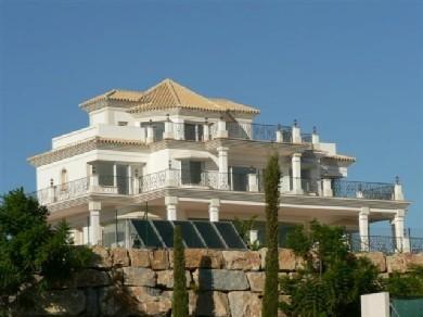 Chalet con 6 dormitorios se vende en Estepona, Costa del Sol