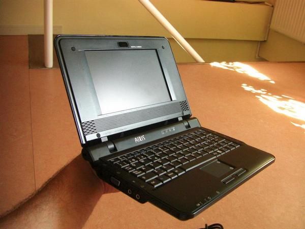 Vendo Netbook miniportatil AIRIS Kira 250XP con garantía y extras