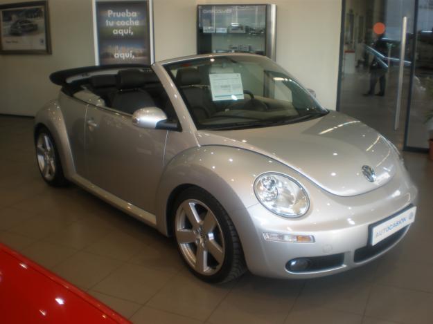 VOLKSWAGEN - BETTLE CABRIO 1. 9 TDI + PIEL + KIT SPORT **UNICO**