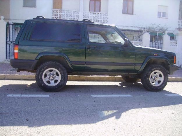 8.000 € - vendo o cambio jeep cherokee sport año 2000