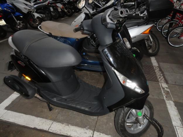 Moto Piaggio Zip 100 con muy pocos kilómetros