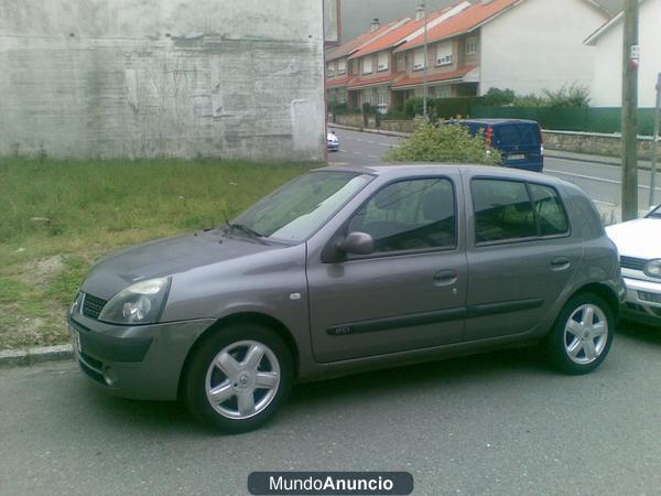 se vende renault clio en muy buen estado