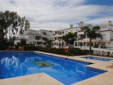 Apartamento con 3 dormitorios se vende en Marbella, Costa del Sol