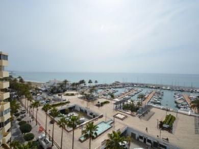 Apartamento con 3 dormitorios se vende en Marbella, Costa del Sol