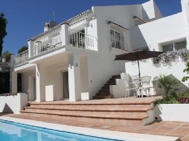 Chalet con 4 dormitorios se vende en Marbella, Costa del Sol