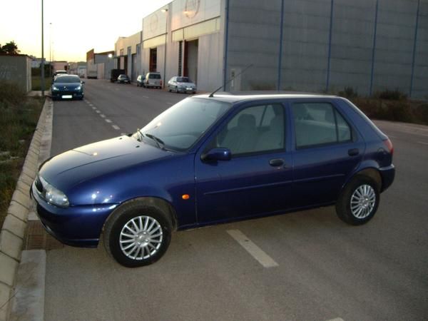 FORD FIESTA 1.8D GHIA POCOS KMS.