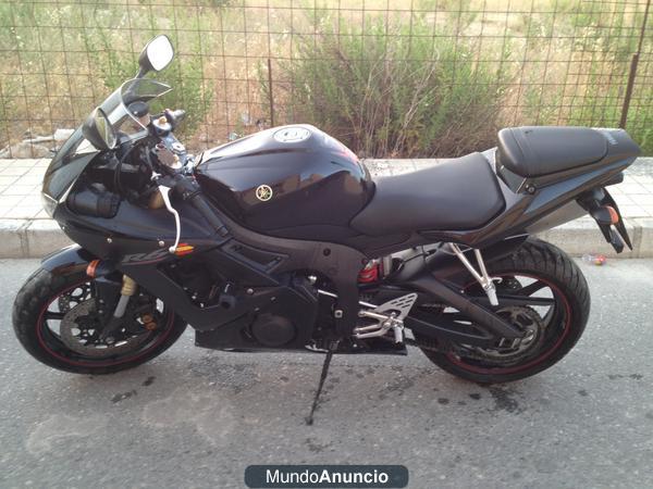 Motocicleta R6