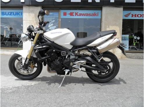 TRIUMPH STREET TRIPLE