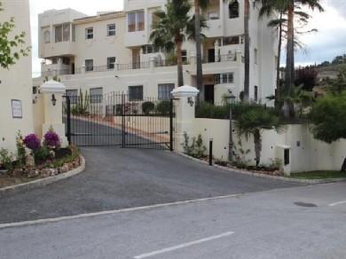 Apartamento con 3 dormitorios se vende en Marbella, Costa del Sol