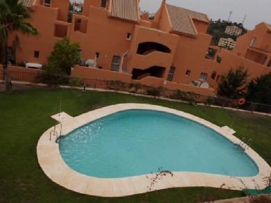 Apartamento con 2 dormitorios se vende en Marbella, Costa del Sol