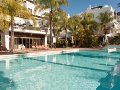 Apartamento con 2 dormitorios se vende en Marbella, Costa del Sol