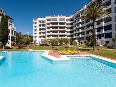 Apartamento con 2 dormitorios se vende en Marbella, Costa del Sol