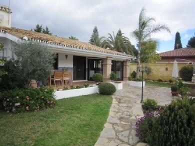 Chalet con 3 dormitorios se vende en Estepona, Costa del Sol