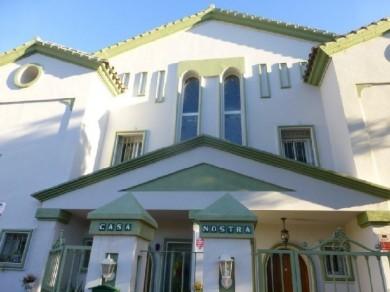 Chalet con 5 dormitorios se vende en Marbella, Costa del Sol