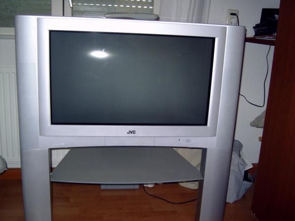 vendo tv jvc av32x25eus 100hz 32 pulgadas 100euros