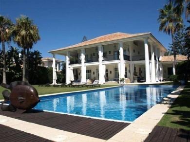 Chalet con 6 dormitorios se vende en Estepona, Costa del Sol