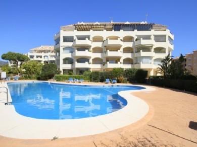 Apartamento con 3 dormitorios se vende en Marbella, Costa del Sol