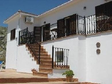 Chalet con 4 dormitorios se vende en Teba