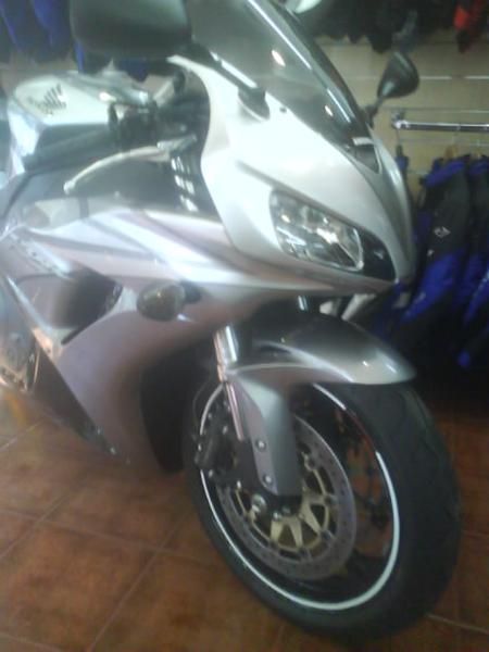 CAMBIO CBR 1000 RR FEB DEL 2008 5MIL KILOMETROS 1 AÑO DE GARANTIA