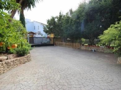 Chalet con 4 dormitorios se vende en Marbella, Costa del Sol