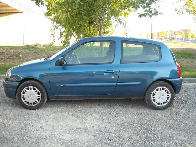 URGE VENDER RENAULT  CLIO 1.9D 3P