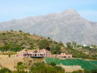 Chalet con 6 dormitorios se vende en Benahavis, Costa del Sol